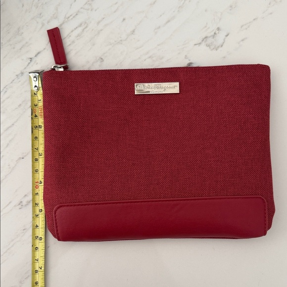Salvatore Ferragamo Red Travel Toiletry Bag - Picture 8 of 9